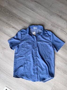 Soft Blue Short-Sleeve Button-Down Shirt